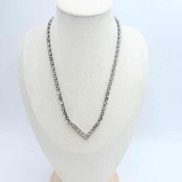 Vintage Silver Tone Rhinestones Prong V Shaped Art Deco Necklace - Picture 3 of 9